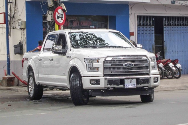  Ford F-150 Platinum là dòng xe bán tải cỡ lớn được ưa chuộng nhất tại Mỹ. Khác với những chiếc xe bán tải thông dụng tại Việt Nam như Ford Ranger hay Toyota Hilux... bởi xe kích thước vượt trội.